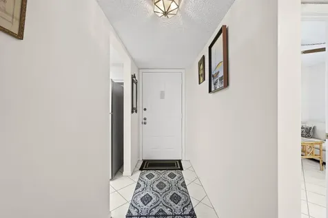 3154 Via Poinciana Greenacres FL 33467
