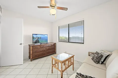 3154 Via Poinciana Greenacres FL 33467