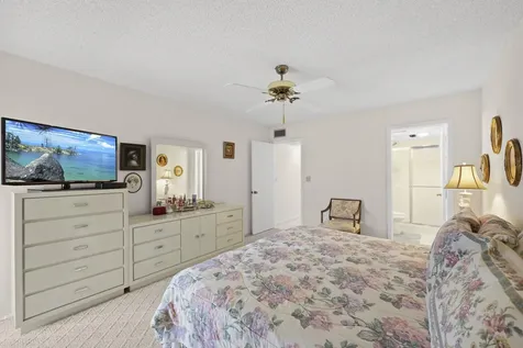 3154 Via Poinciana Greenacres FL 33467