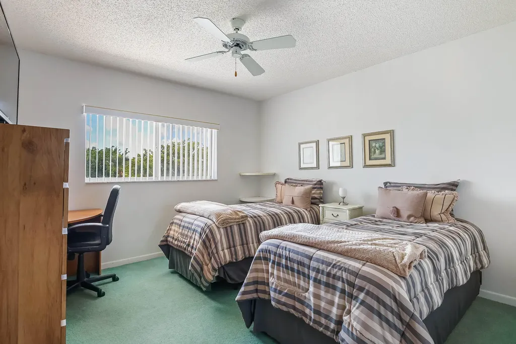 4735 E Lucerne Lakes Boulevard E Lake Worth FL 33467