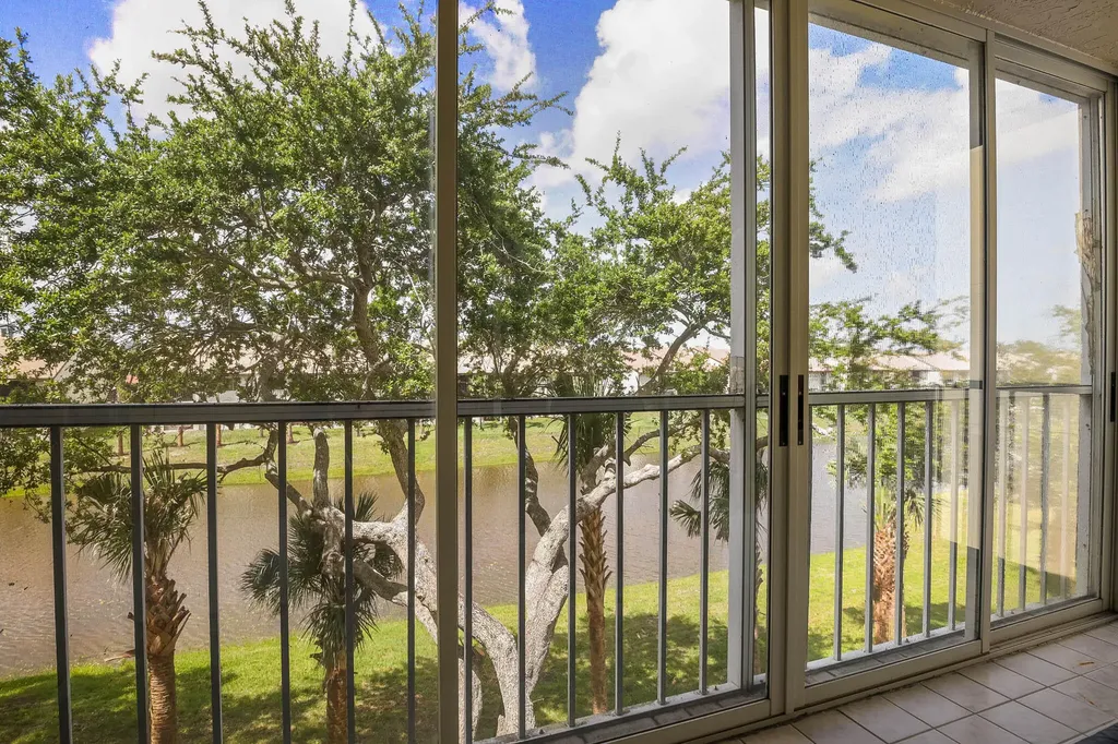 4735 E Lucerne Lakes Boulevard E Lake Worth FL 33467