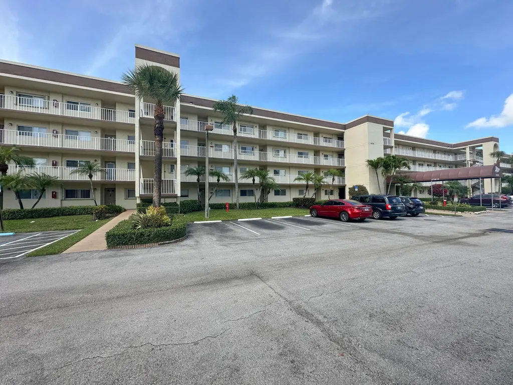 4735 E Lucerne Lakes Boulevard E Lake Worth FL 33467