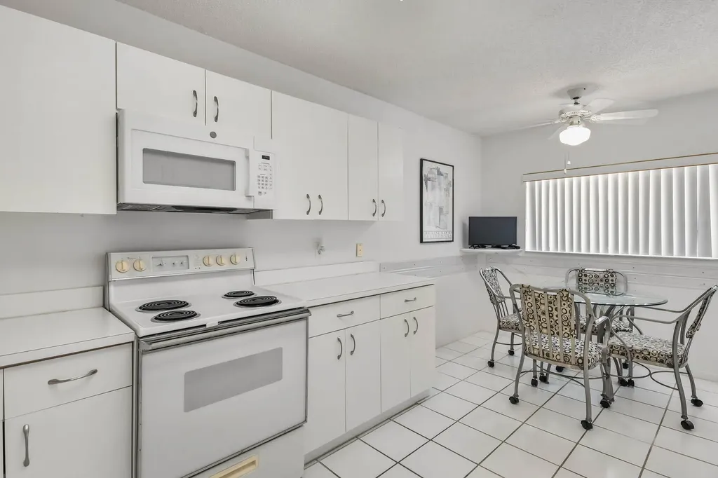 4735 E Lucerne Lakes Boulevard E Lake Worth FL 33467