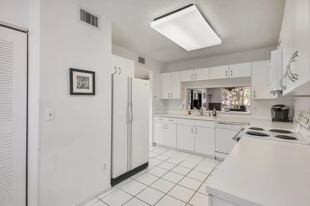 4735 E Lucerne Lakes Boulevard E Lake Worth FL 33467