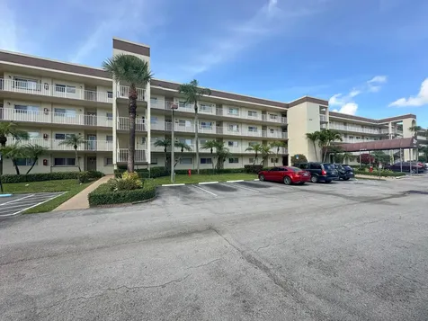 4735 E Lucerne Lakes Boulevard E Lake Worth FL 33467