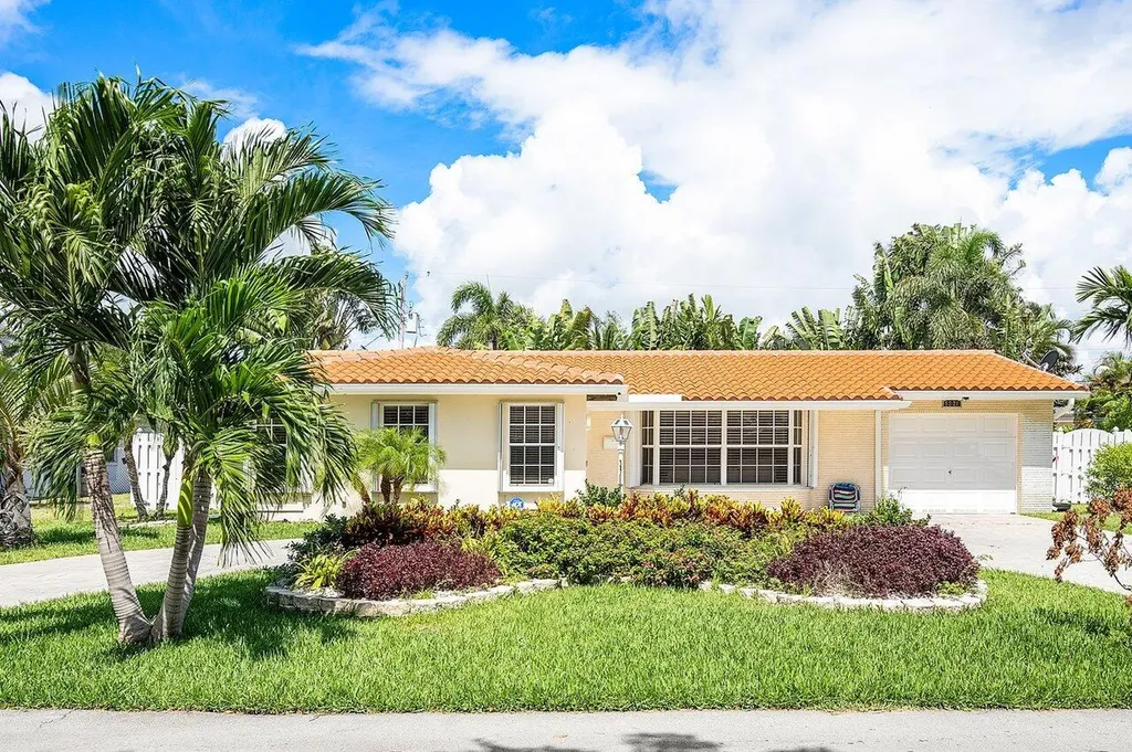 5221 NE 26th Avenue Lighthouse Point FL 33064
