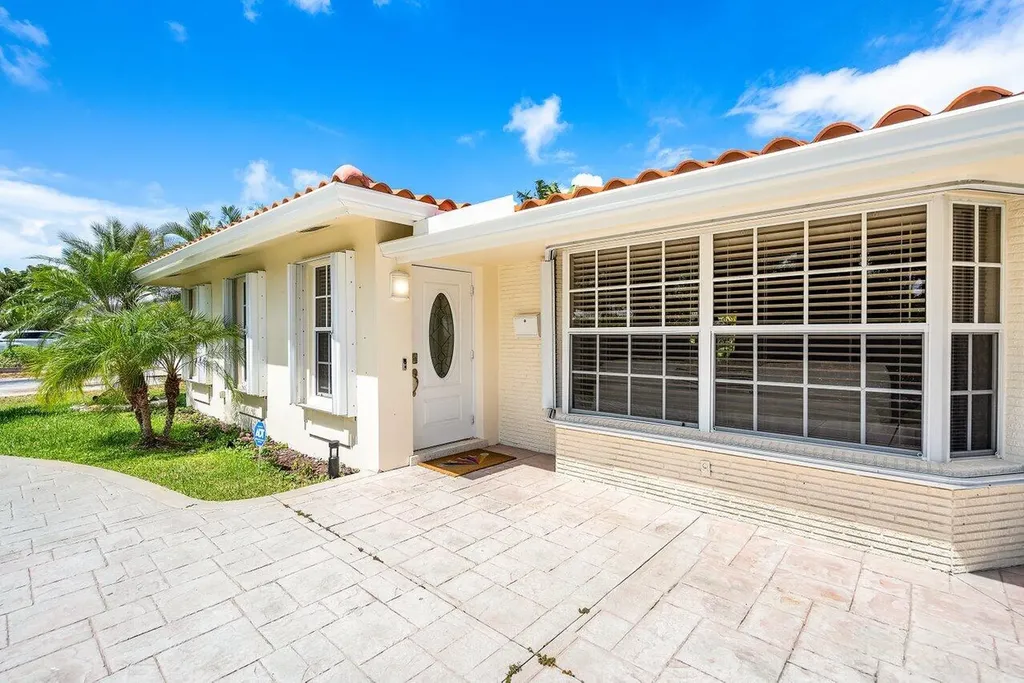 5221 NE 26th Avenue Lighthouse Point FL 33064