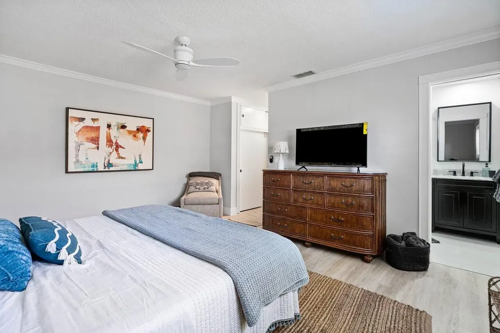 5221 NE 26th Avenue Lighthouse Point FL 33064