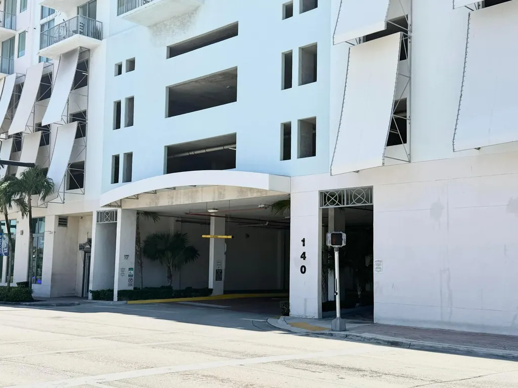 140 S Dixie Highway Hollywood FL 33020