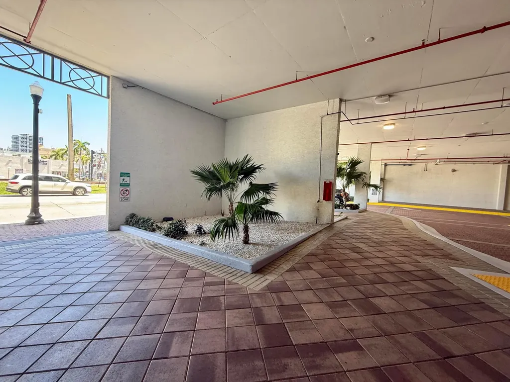 140 S Dixie Highway Hollywood FL 33020