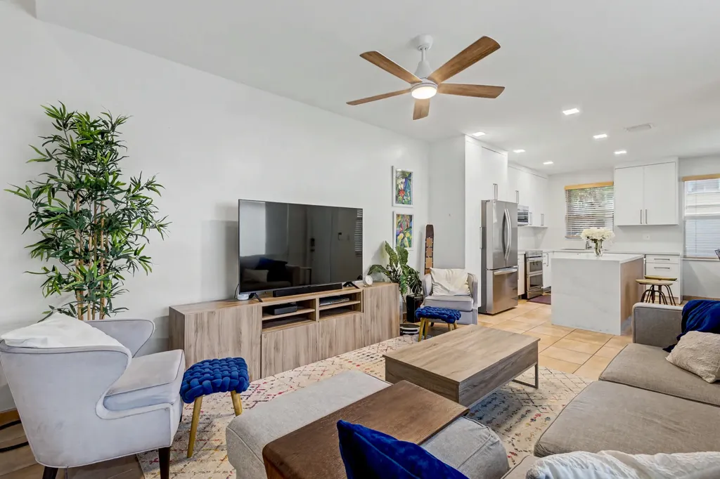 1545 Seagrape Way Hollywood FL 33019