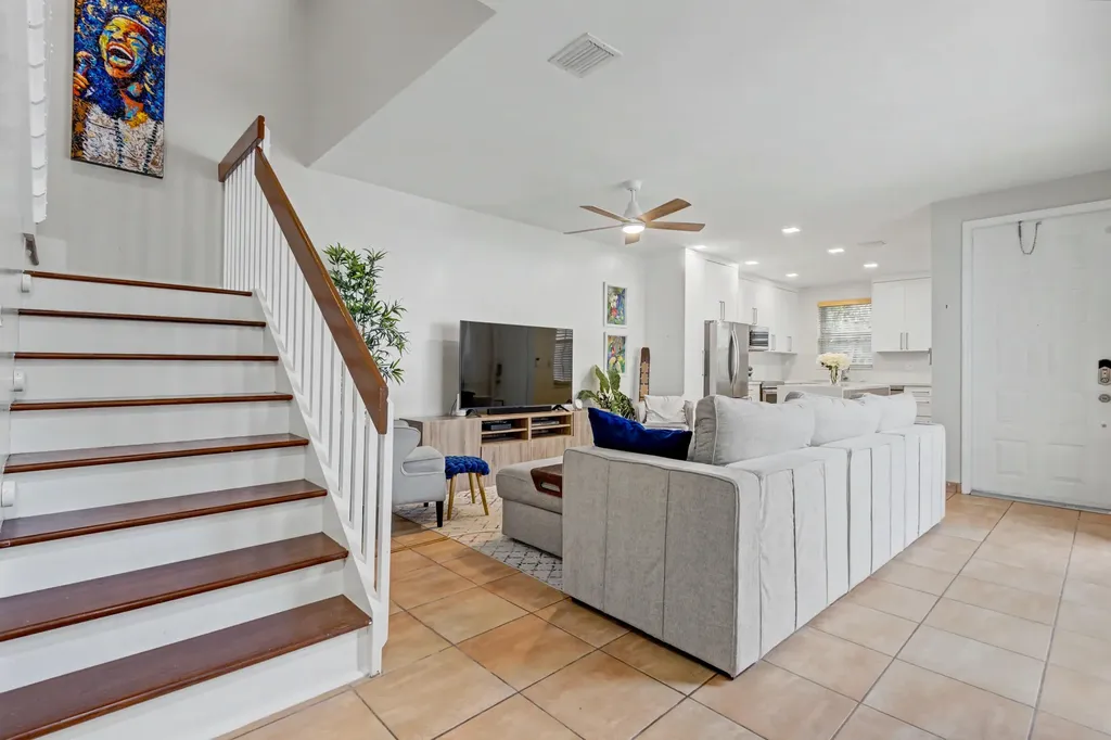 1545 Seagrape Way Hollywood FL 33019