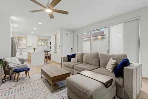 1545 Seagrape Way Hollywood FL 33019