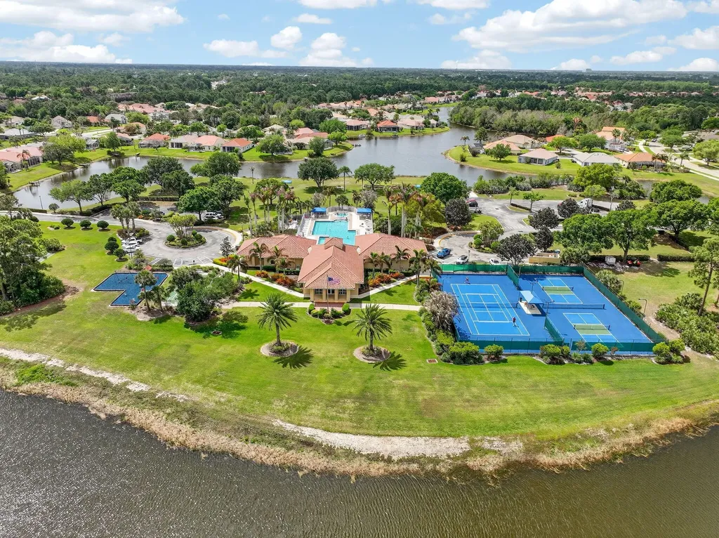 416 SW Horseshoe Bay Port St Lucie FL 34986