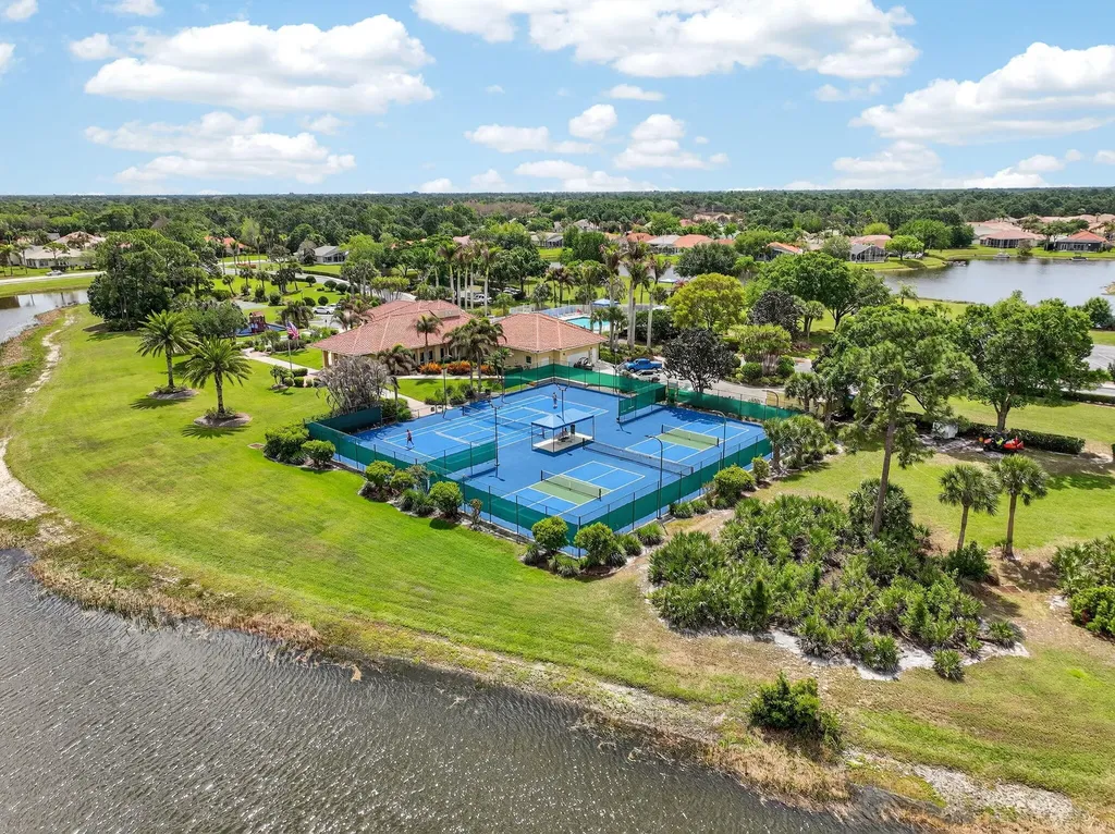 416 SW Horseshoe Bay Port St Lucie FL 34986