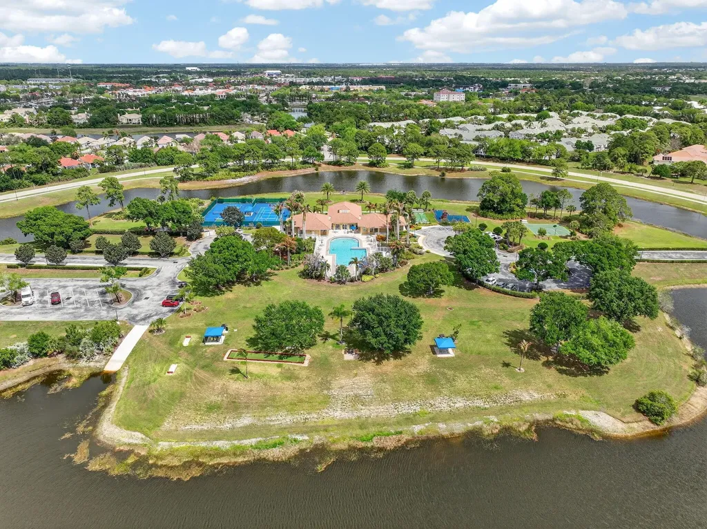 416 SW Horseshoe Bay Port St Lucie FL 34986