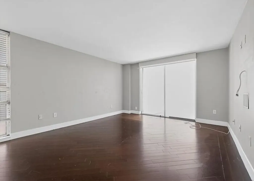 6061 Collins Avenue Miami Beach FL 33140