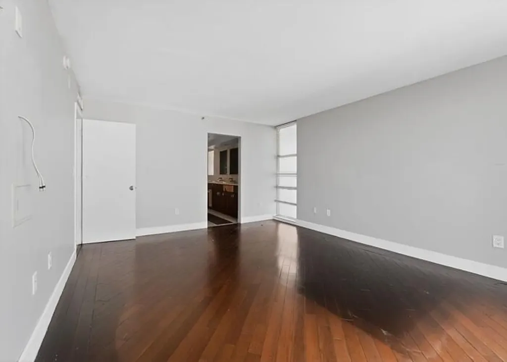 6061 Collins Avenue Miami Beach FL 33140