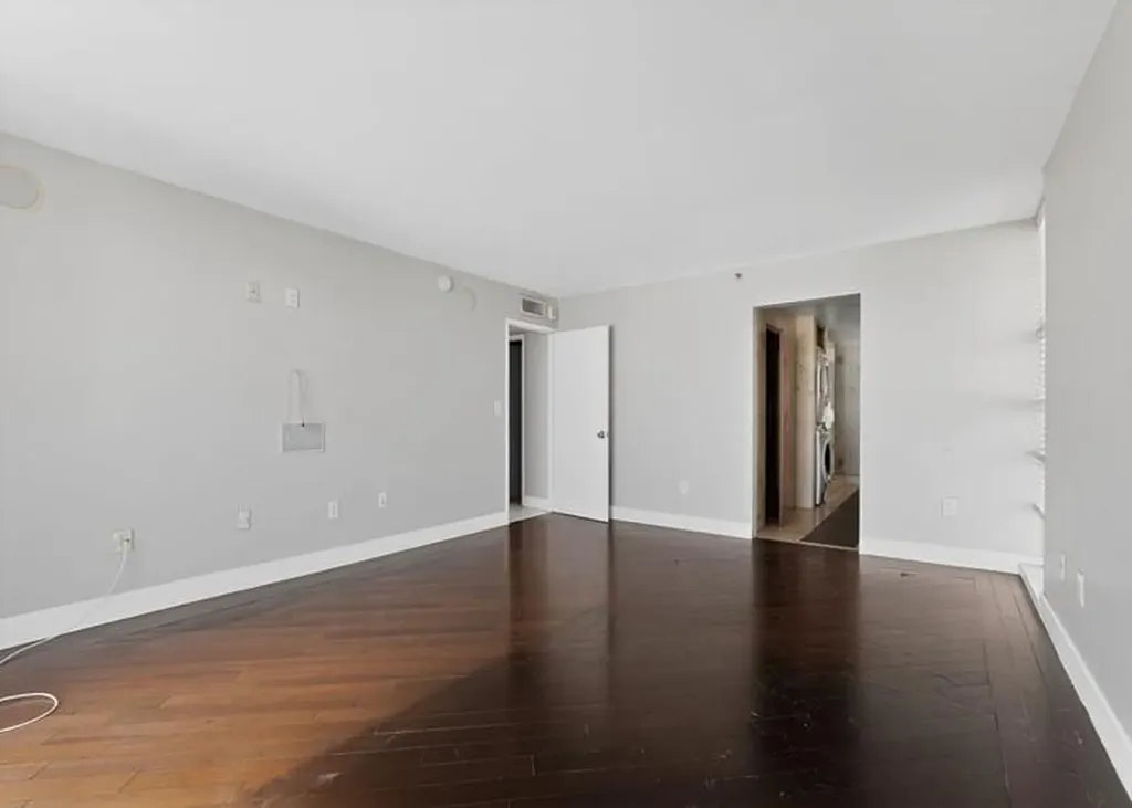 6061 Collins Avenue Miami Beach FL 33140