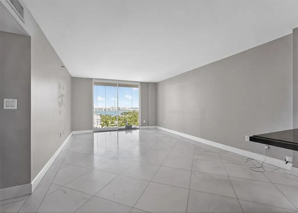 6061 Collins Avenue Miami Beach FL 33140