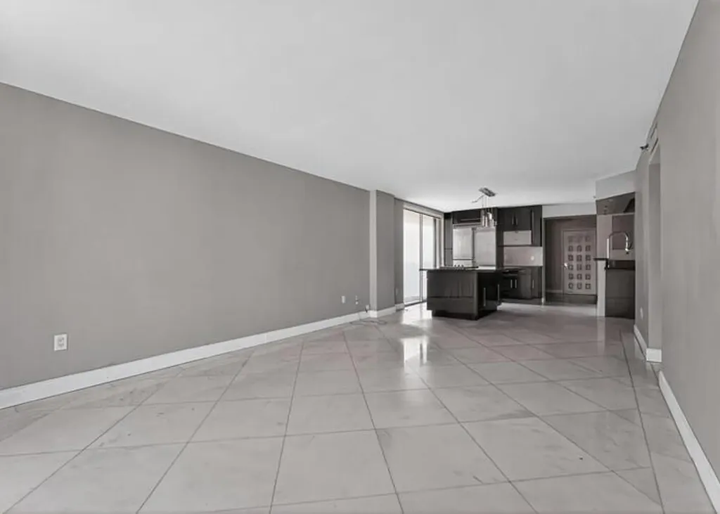 6061 Collins Avenue Miami Beach FL 33140