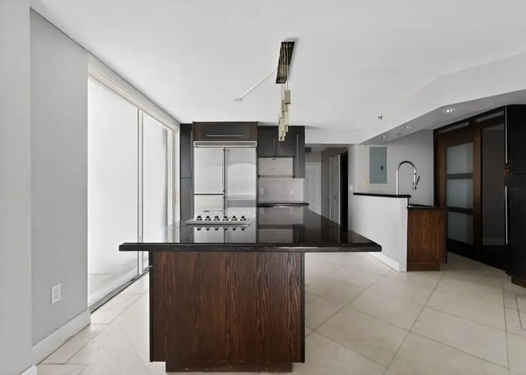 6061 Collins Avenue Miami Beach FL 33140