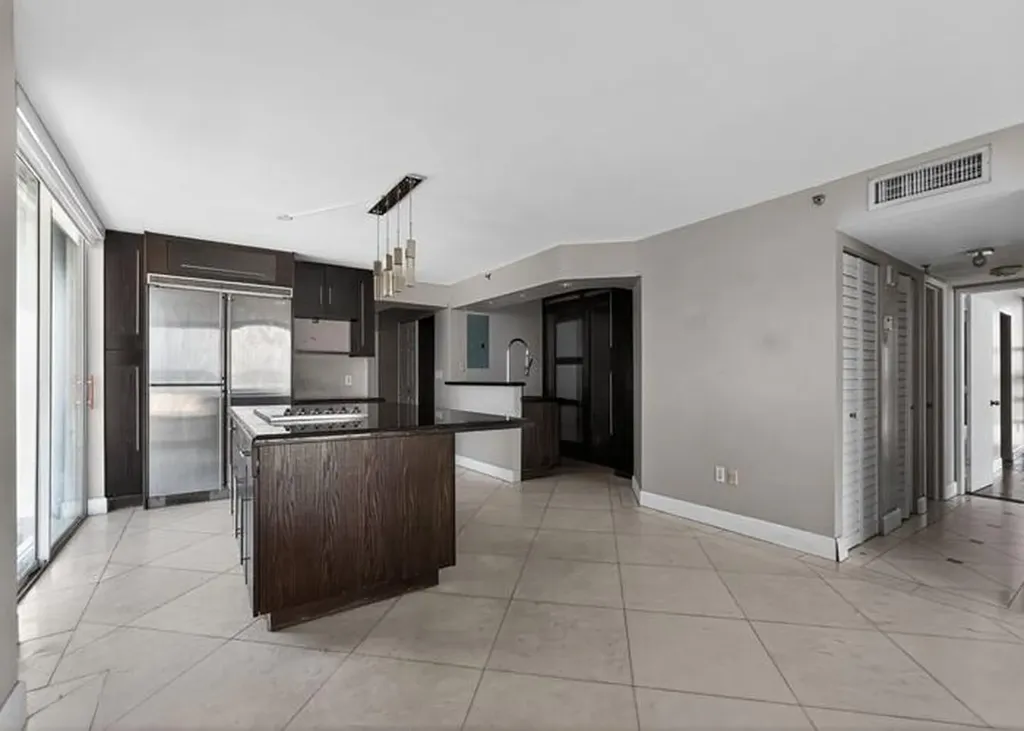 6061 Collins Avenue Miami Beach FL 33140
