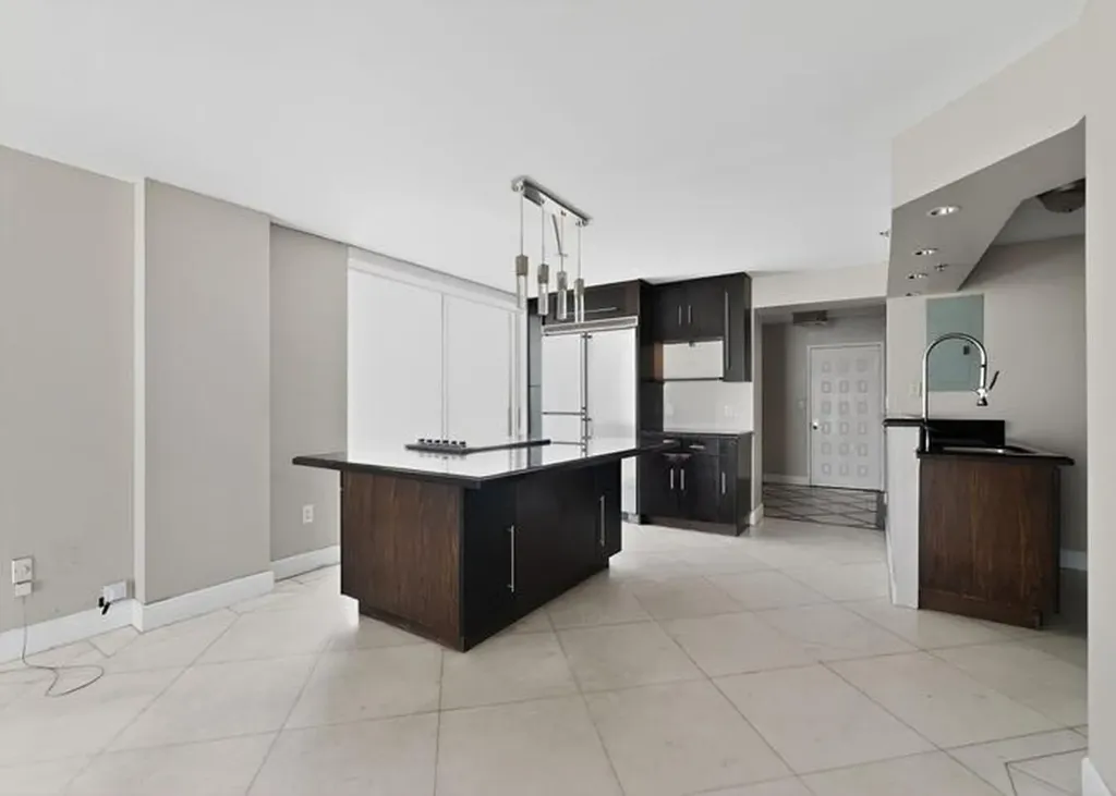 6061 Collins Avenue Miami Beach FL 33140