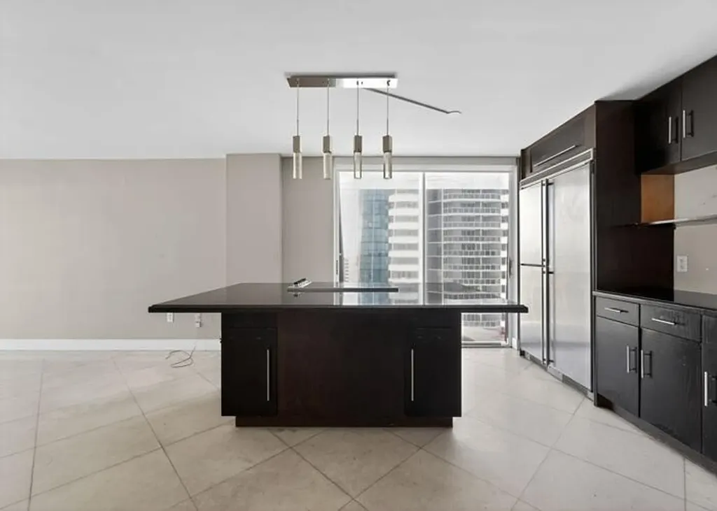 6061 Collins Avenue Miami Beach FL 33140