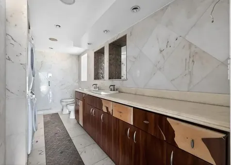 6061 Collins Avenue Miami Beach FL 33140