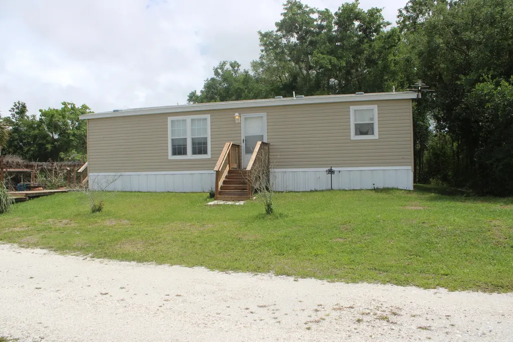 15367 NW 296th Street Okeechobee FL 34972