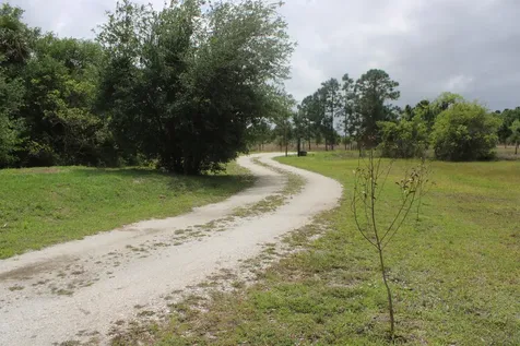 15367 NW 296th Street Okeechobee FL 34972