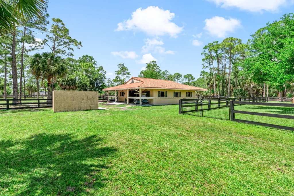 2559 Palm Deer Drive Loxahatchee FL 33470