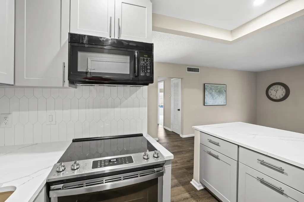 2211 NE 67th Street Fort Lauderdale FL 33308