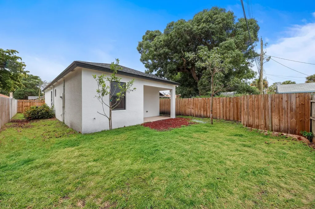 633 55th Street West Palm Beach FL 33407