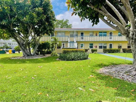 277 Chatham N West Palm Beach FL 33417