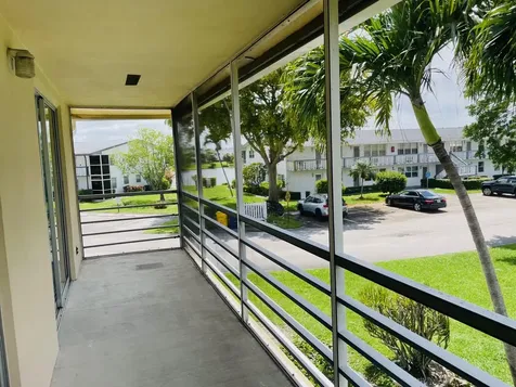 277 Chatham N West Palm Beach FL 33417