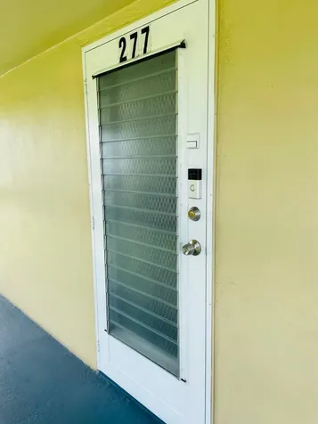 277 Chatham N West Palm Beach FL 33417