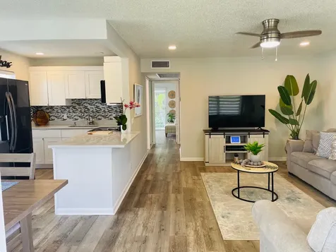277 Chatham N West Palm Beach FL 33417