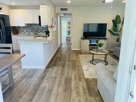 277 Chatham N West Palm Beach FL 33417