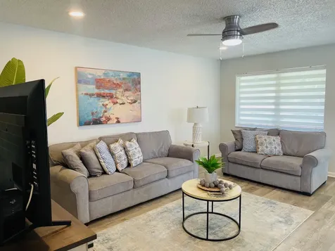 277 Chatham N West Palm Beach FL 33417