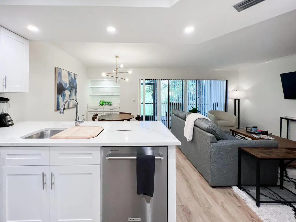 1605 S Us Highway 1 Jupiter FL 33477