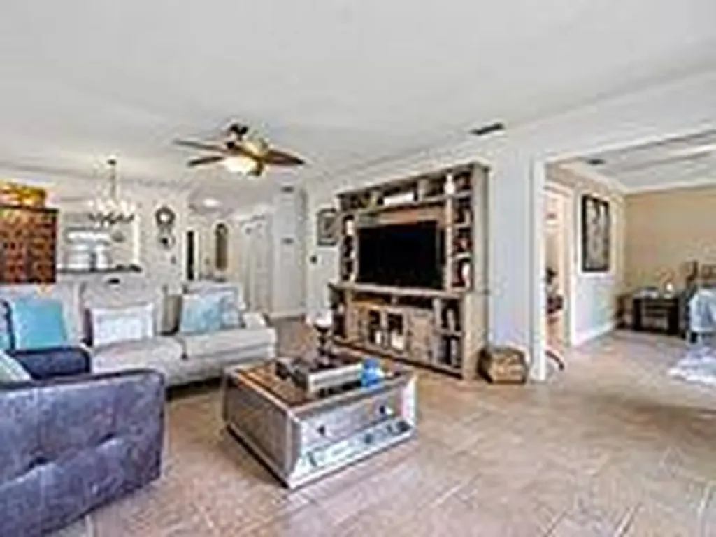 2910 SW 22nd Circle Delray Beach FL 33445