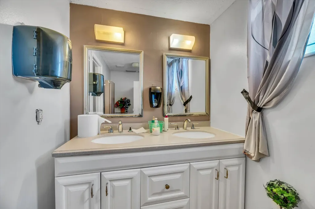 4101 SW 61st Avenue Davie FL