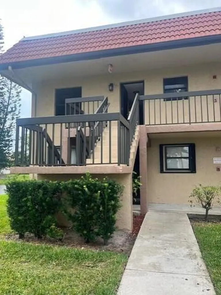 21911 Lake Forest Circle Boca Raton FL 33433