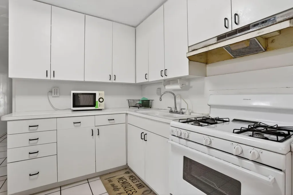 2411 NE 10th Terrace Pompano Beach FL 33064