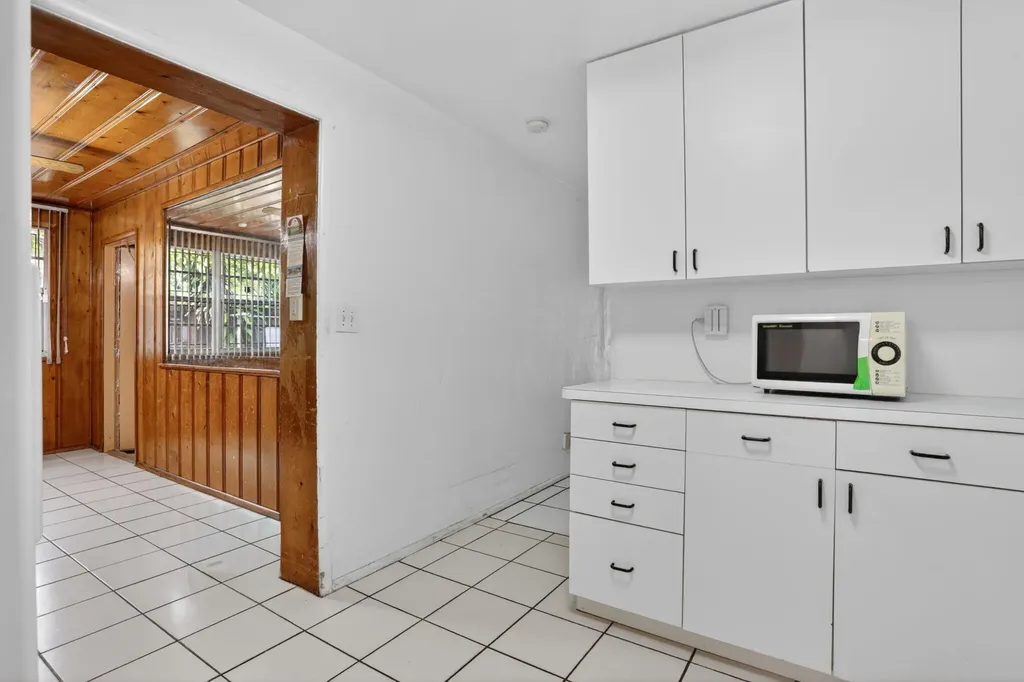 2411 NE 10th Terrace Pompano Beach FL 33064