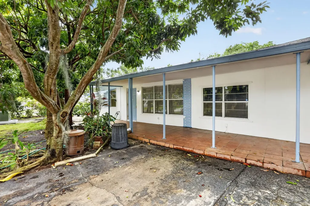 2411 NE 10th Terrace Pompano Beach FL 33064