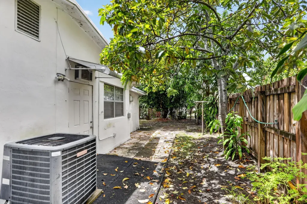 2411 NE 10th Terrace Pompano Beach FL 33064