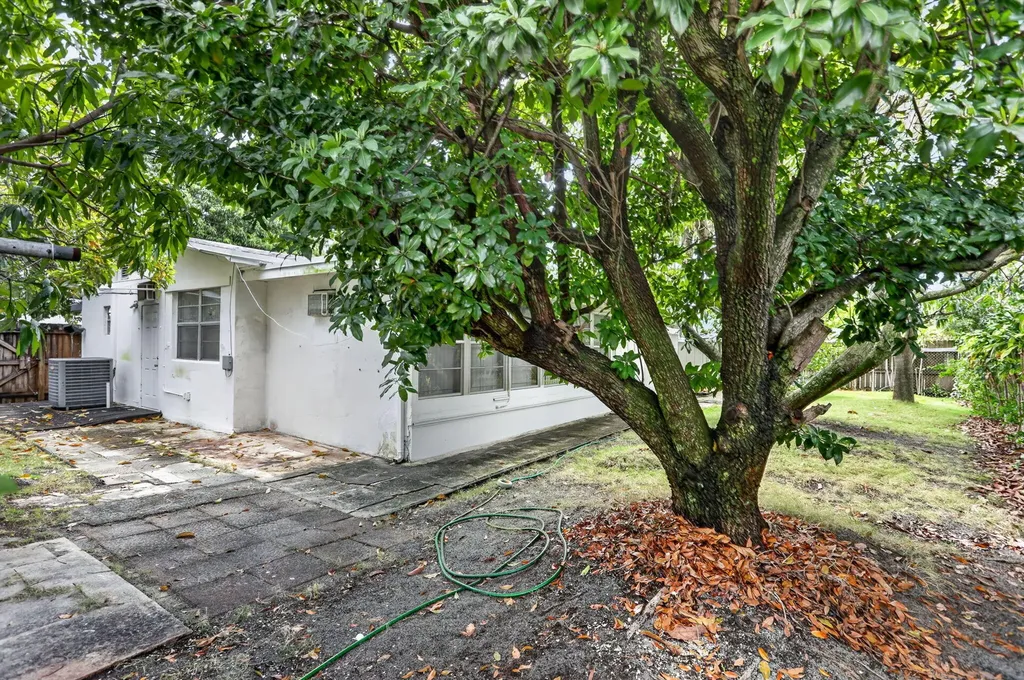 2411 NE 10th Terrace Pompano Beach FL 33064